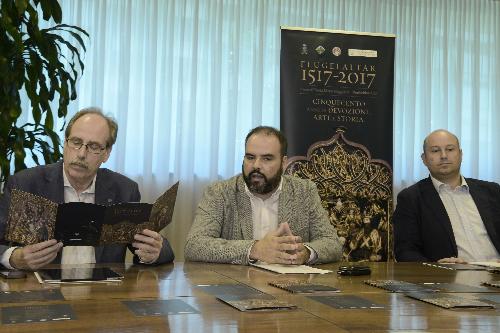 Gianni Torrenti (Assessore regionale Cultura, Sport e Solidarietà), Ivan Buzzi (Sindaco Pontebba) e Alberto Busettini (Assessore cultura Comune Malborghetto) alla presentazione delle celebrazioni per i 500 anni del Flügelaltar della chiesa di Santa Maria Maggiore di Pontebba - Udine 04/08/2017